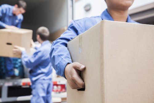 Moving van service in Manor House for local transport