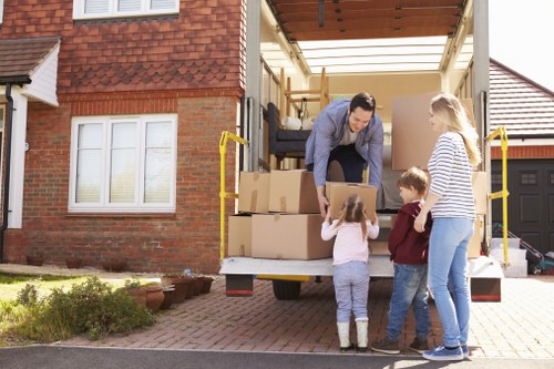 Removal truck hire information for Manor House local moving needs